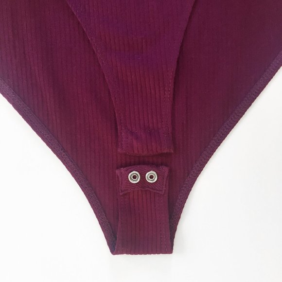 F21 ribbed keyhole bodysuit in wine / burgundy - Picture 4 of 5